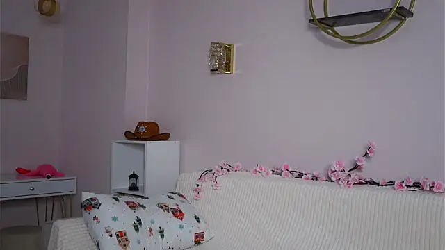 Snapshot of SunnivaCovil chatting on February 5, 2026, 2:43 pm SunnivaCovil online show from February 5, 2026, 2:43 pm