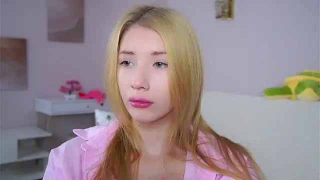 Snapshot of SunnivaCovil chatting on February 8, 2026, 2:42 pm SunnivaCovil online show from February 8, 2026, 2:42 pm