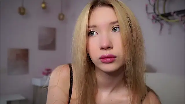 Snapshot of SunnivaCovil chatting on February 21, 2026, 3:02 pm SunnivaCovil online show from February 21, 2026, 3:02 pm