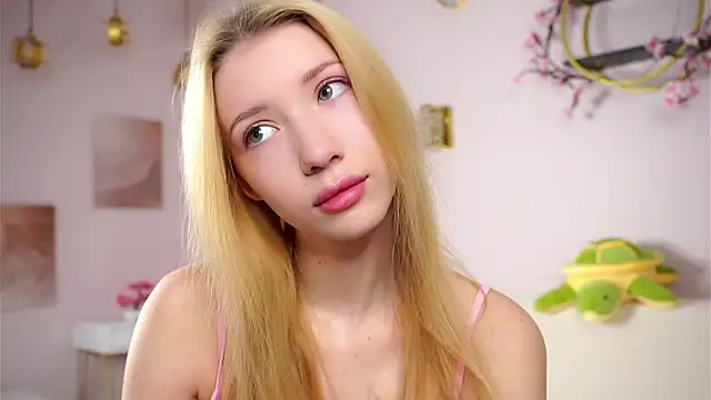 Snapshot of SunnivaCovil chatting on February 23, 2026, 2:47 pm SunnivaCovil online show from February 23, 2026, 2:47 pm