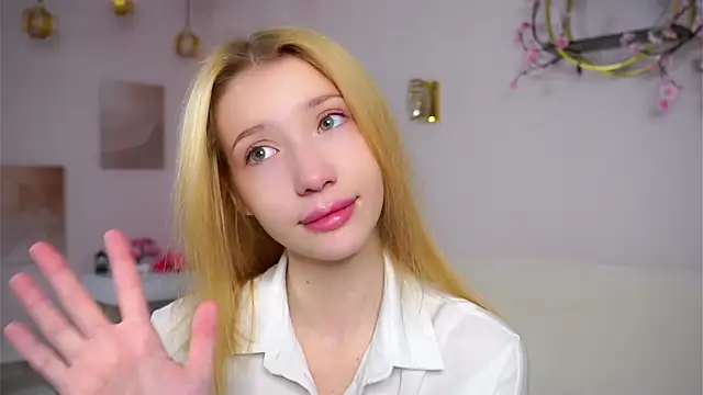 Snapshot of SunnivaCovil chatting on February 28, 2026, 2:51 pm SunnivaCovil online show from February 28, 2026, 2:51 pm