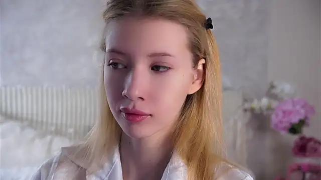 SunnivaCovil online show from April 23, 2026, 3:14 pm