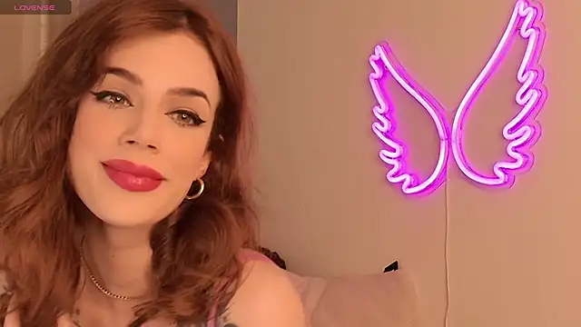 FrancescaFerra online show from December 16, 2025, 6:13 pm