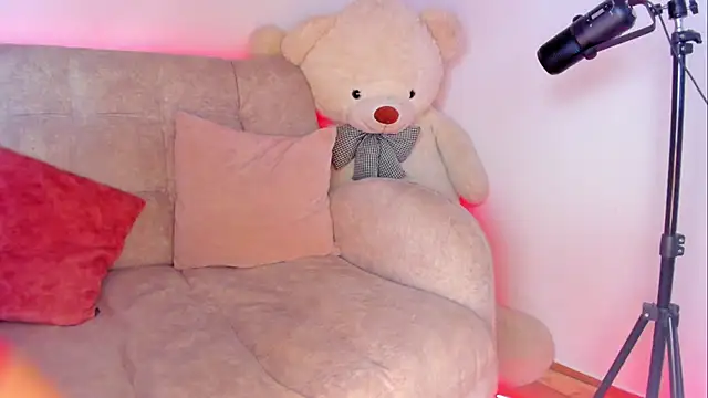 MIaloveone  online show from March 3, 2025, 10:17 am