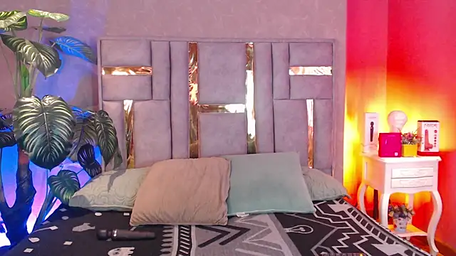 Tyla Ks online show from September 16, 2025, 7:37 pm