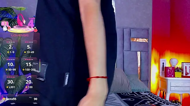 Tyla Ks online show from October 6, 2025, 7:44 pm