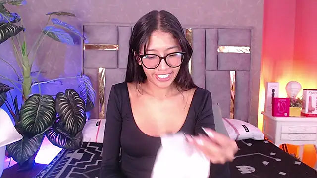 Tyla Ks online show from November 3, 2025, 7:37 pm