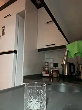 laraaaaaa online show from March 18, 2025, 8:37 pm