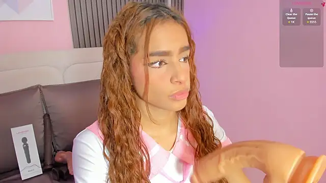 honey sofii  online show from April 23, 2026, 11:31 am