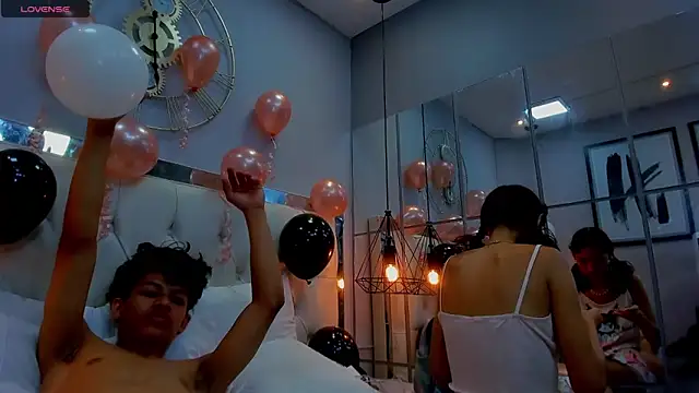 leslieanddrako online show from October 14, 2025, 6:20 pm