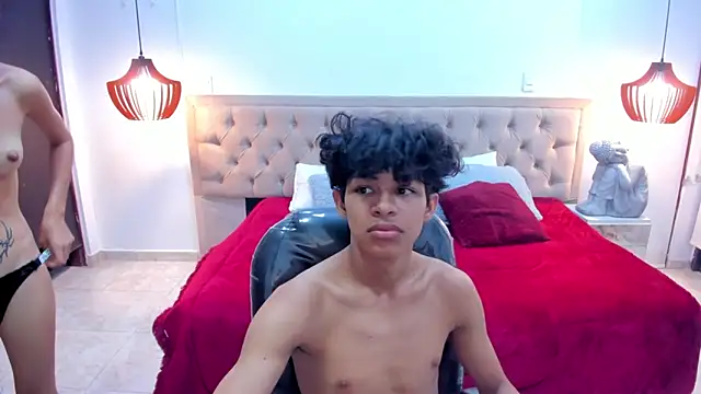 leslieanddrako online show from November 28, 2025, 10:56 pm