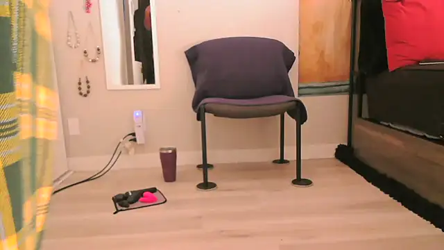 Queenanitadix online show from February 5, 2026, 9:30 pm