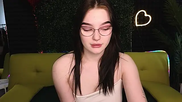 milliedoll online show from March 10, 2025, 8:15 am