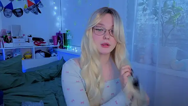 milliedoll online show from October 13, 2025, 9:42 am