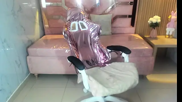 lili conor s online show from March 11, 2025, 11:37 pm