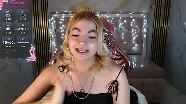 lili conor s online show from September 30, 2025, 3:33 am