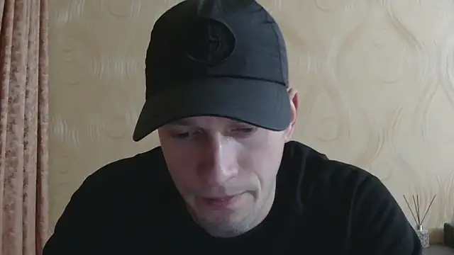 frama666 online show from April 18, 2026, 8:42 pm