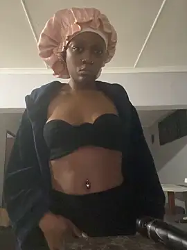 Snapshot of xxTatiannaxx chatting on June 6, 2026, 11:42 pm xxTatiannaxx online show from June 6, 2026, 11:42 pm