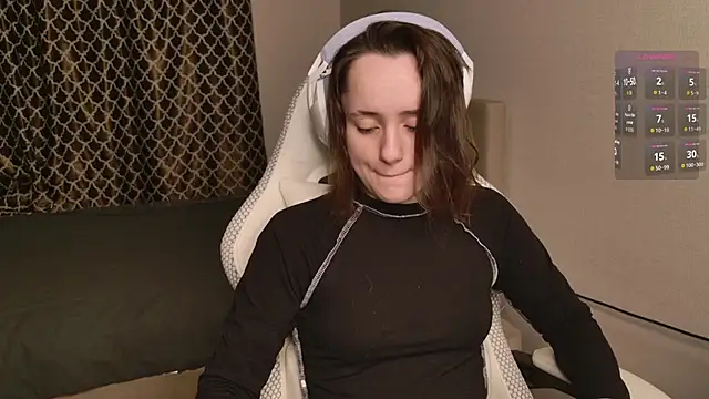 Luna Loveee online show from November 21, 2025, 4:11 am