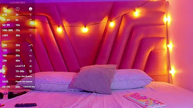 innocenthazel online show from September 17, 2025, 3:08 am