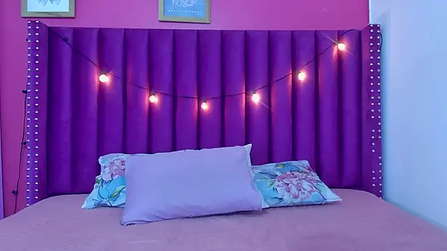 innocenthazel online show from April 14, 2026, 2:50 am