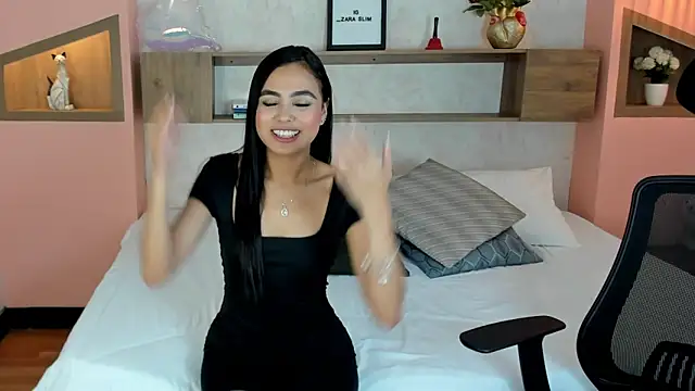 Lucia Brown  online show from February 28, 2025, 12:31 pm