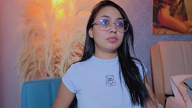 Snapshot of Lucia_Brown_ chatting on June 4, 2026, 11:16 am Lucia Brown online show from June 4, 2026, 11:16 am
