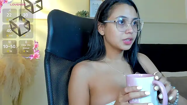 Snapshot of Lucia_Brown_ chatting on June 13, 2026, 12:52 am Lucia Brown online show from June 13, 2026, 12:52 am