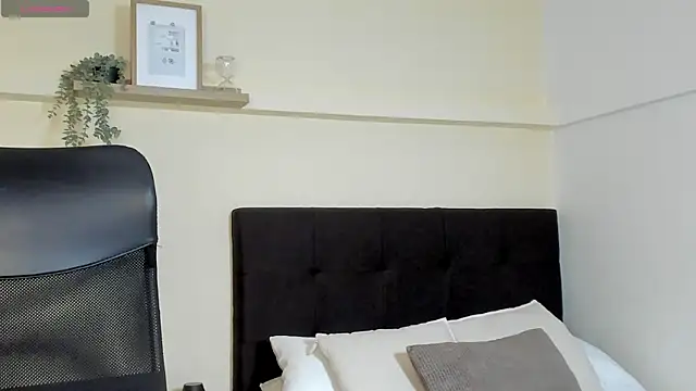 Snapshot of Lucia_Brown_ chatting on July 22, 2026, 8:33 pm Lucia Brown online show from July 22, 2026, 8:33 pm