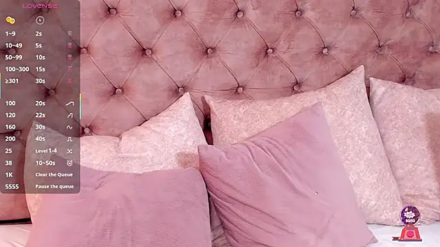 regina noctixx online show from December 4, 2025, 11:02 pm