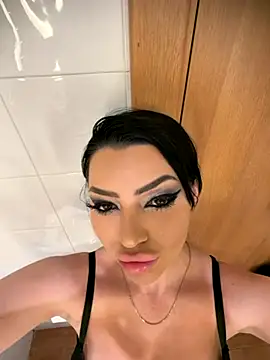 Mia Splash online show from November 28, 2025, 8:33 pm