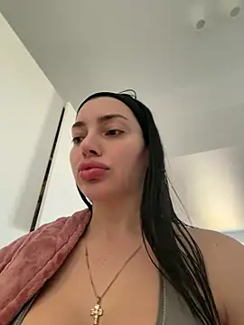 Mia Splash online show from March 13, 2026, 10:33 am