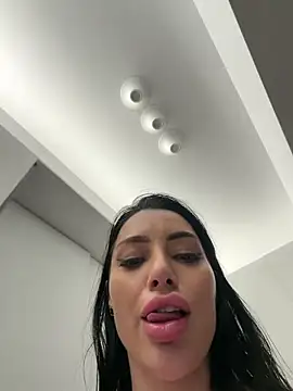 Mia Splash online show from April 2, 2026, 1:53 pm