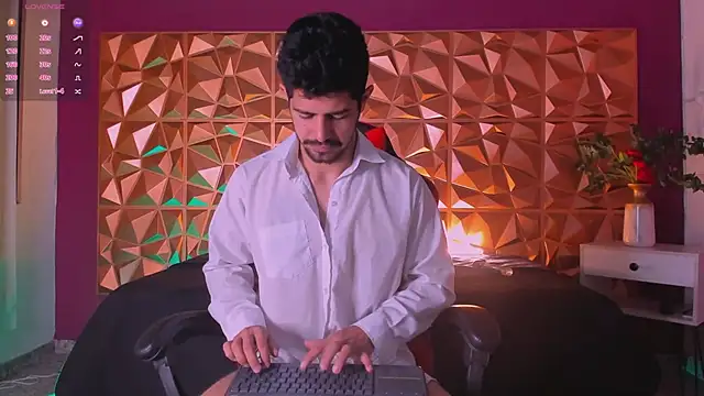 Snapshot of AlejandroStormm chatting on February 25, 2025, 7:58 pm AlejandroStormm online show from February 25, 2025, 7:58 pm