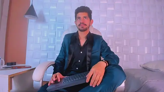 Snapshot of AlejandroStormm chatting on February 26, 2025, 8:54 pm AlejandroStormm online show from February 26, 2025, 8:54 pm