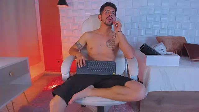 Snapshot of AlejandroStormm chatting on March 9, 2025, 2:50 am AlejandroStormm online show from March 9, 2025, 2:50 am