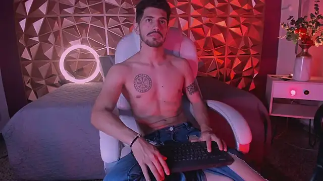 Snapshot of AlejandroStormm chatting on March 12, 2025, 6:18 am AlejandroStormm online show from March 12, 2025, 6:18 am