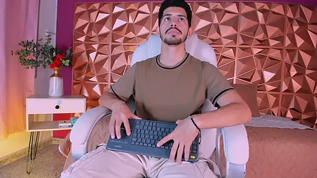 Snapshot of AlejandroStormm chatting on March 14, 2025, 9:21 pm AlejandroStormm online show from March 14, 2025, 9:21 pm