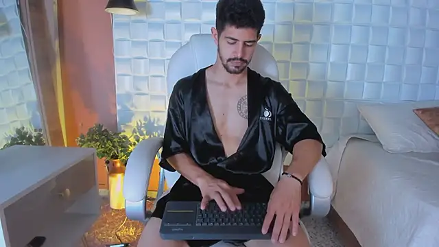 Snapshot of AlejandroStormm chatting on March 18, 2025, 8:26 pm AlejandroStormm online show from March 18, 2025, 8:26 pm