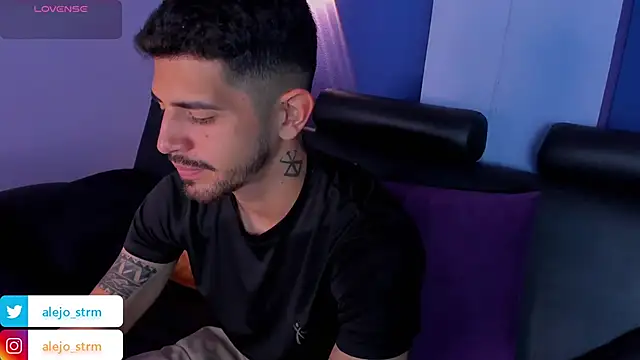 Snapshot of AlejandroStormm chatting on October 3, 2025, 9:12 pm AlejandroStormm online show from October 3, 2025, 9:12 pm
