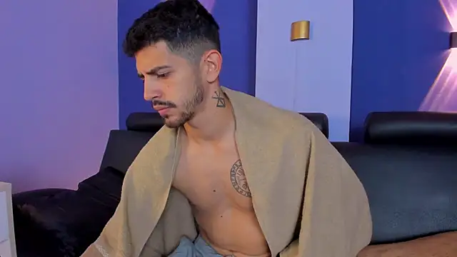 Snapshot of AlejandroStormm chatting on October 7, 2025, 9:34 pm AlejandroStormm online show from October 7, 2025, 9:34 pm