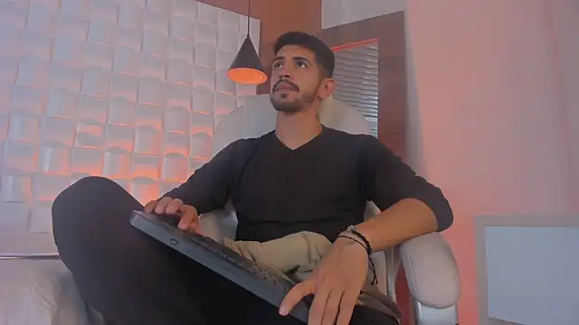 Snapshot of AlejandroStormm chatting on October 10, 2025, 8:52 pm AlejandroStormm online show from October 10, 2025, 8:52 pm