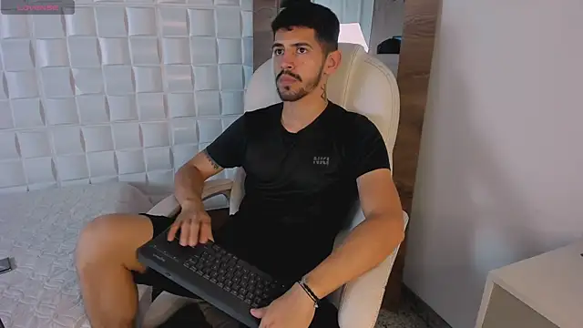 Snapshot of AlejandroStormm chatting on October 13, 2025, 9:15 pm AlejandroStormm online show from October 13, 2025, 9:15 pm