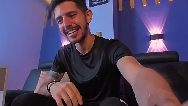 Snapshot of AlejandroStormm chatting on October 14, 2025, 8:53 pm AlejandroStormm online show from October 14, 2025, 8:53 pm