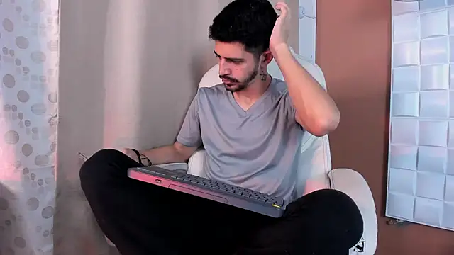 Snapshot of AlejandroStormm chatting on October 15, 2025, 9:15 pm AlejandroStormm online show from October 15, 2025, 9:15 pm