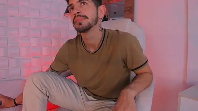 Snapshot of AlejandroStormm chatting on October 19, 2025, 3:40 am AlejandroStormm online show from October 19, 2025, 3:40 am