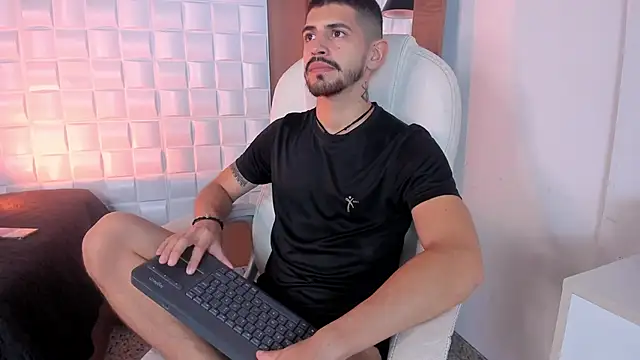 Snapshot of AlejandroStormm chatting on October 26, 2025, 2:50 am AlejandroStormm online show from October 26, 2025, 2:50 am