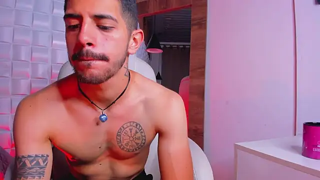 Snapshot of AlejandroStormm chatting on December 4, 2025, 8:06 pm AlejandroStormm online show from December 4, 2025, 8:06 pm