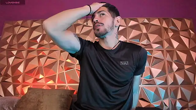 Snapshot of AlejandroStormm chatting on December 19, 2025, 6:04 pm AlejandroStormm online show from December 19, 2025, 6:04 pm