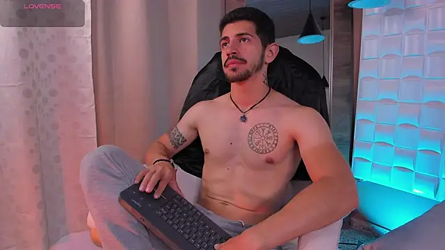 Snapshot of AlejandroStormm chatting on December 20, 2025, 8:49 pm AlejandroStormm online show from December 20, 2025, 8:49 pm